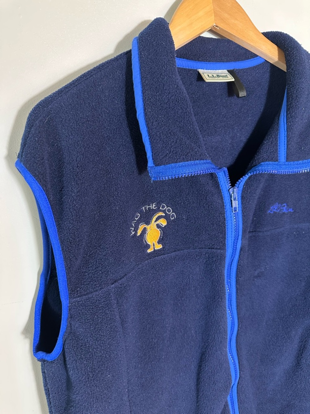 Vintage 90s L.L. Bean Navy blue Fleece Vest with wag the dog logo - Picture 2 of 6